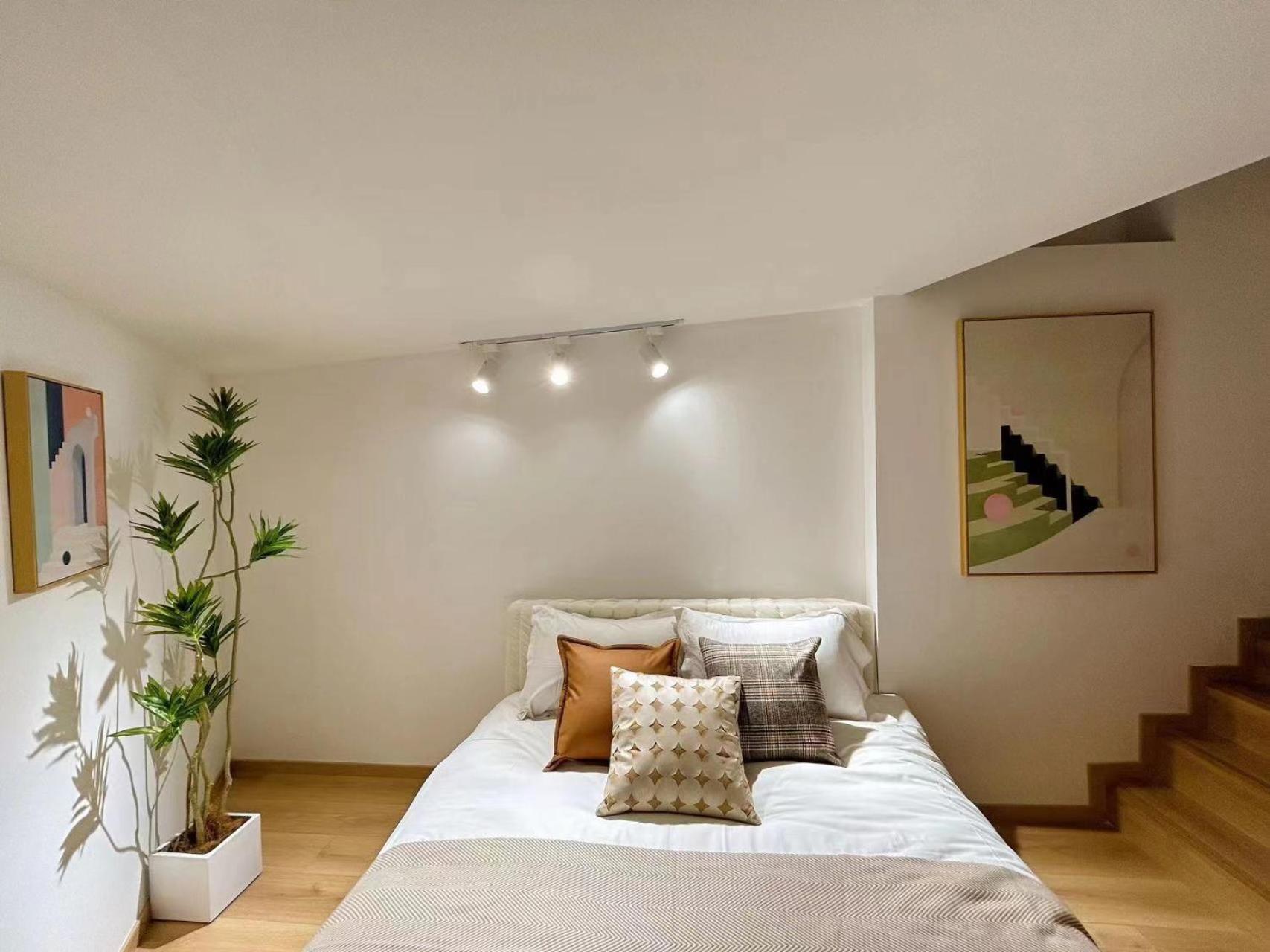 Ruixue Apartment *
