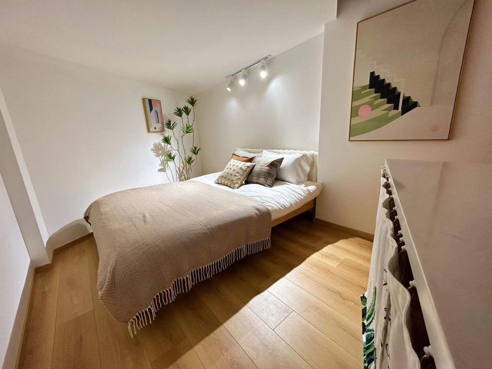 Ruixue Apartment *
